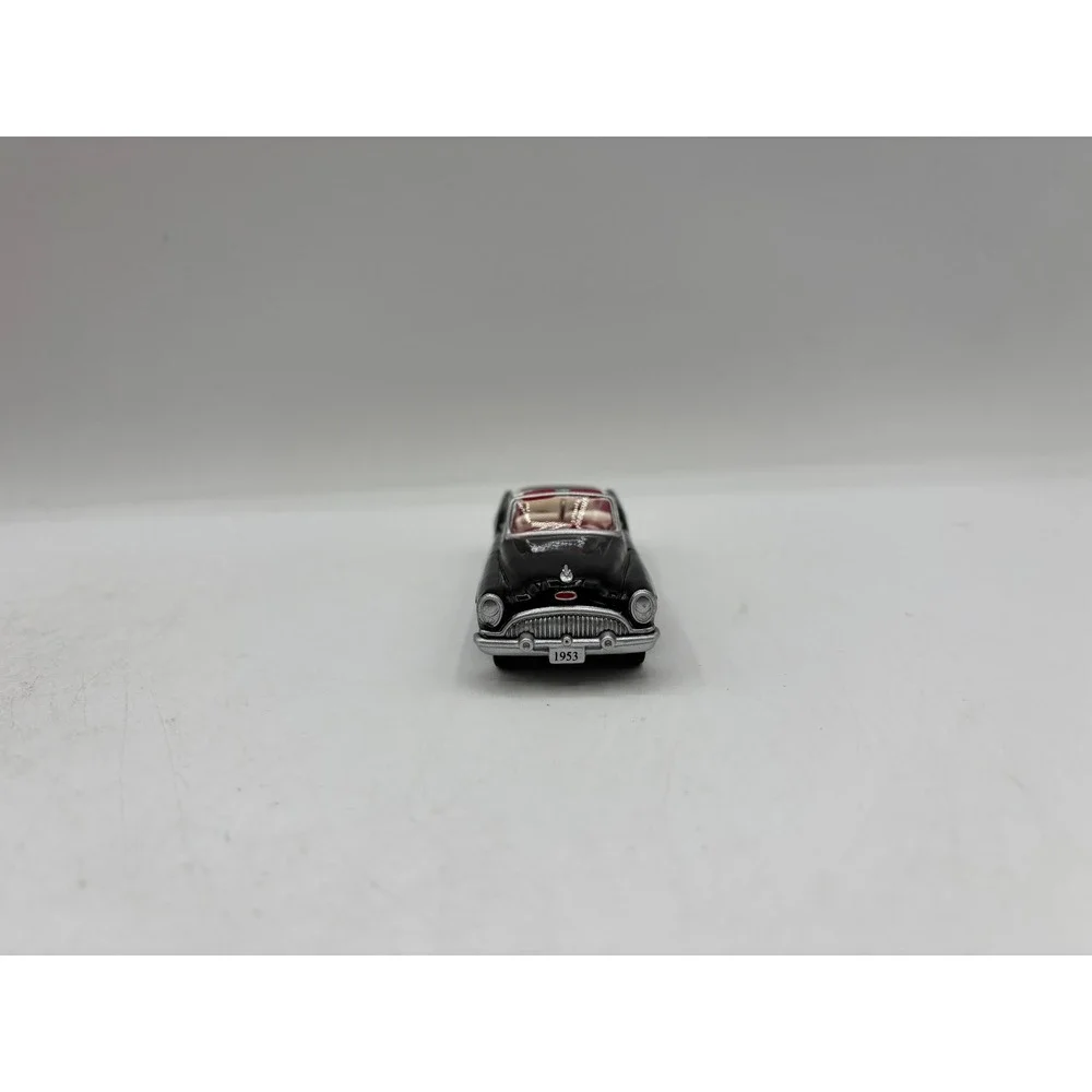 Hallmark Keepsake Ornament 2001 1953 Buick Roadmaster Skylark 11th in Series